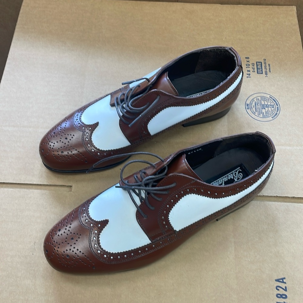Brown and White Two Tone Wingtip Leather Dress Shoes Size 10.5 Wide